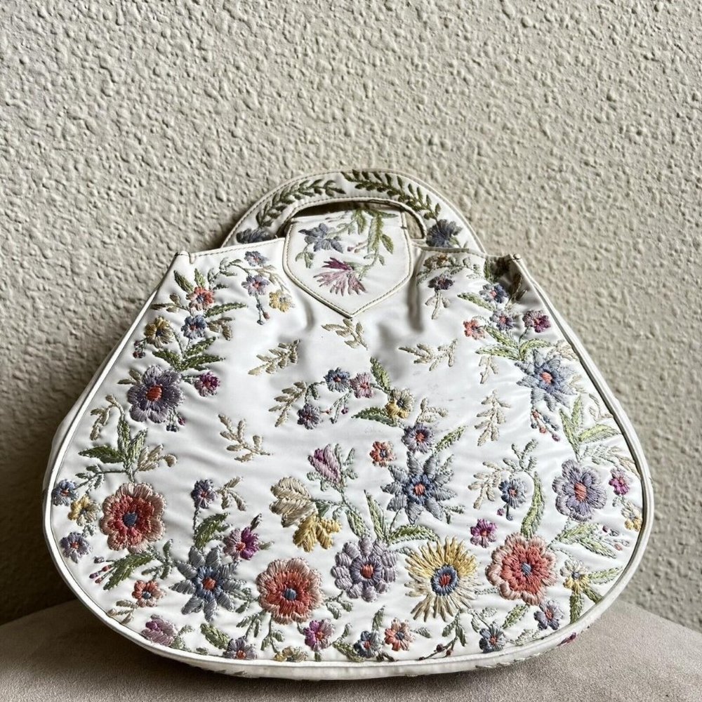 Vintage 70s MARHETA White Multicolor Floral Embroidered Purse